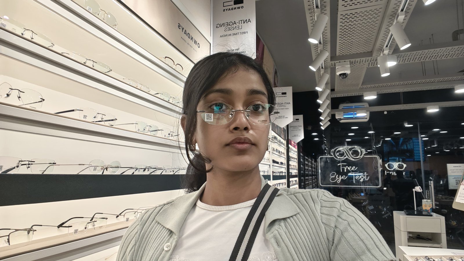 Varshy - no makeup